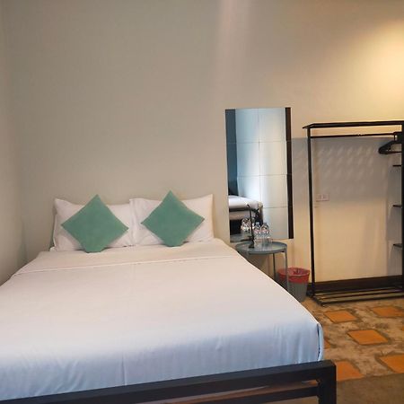 Baan Wangderm Hotel Bangkok Exterior photo